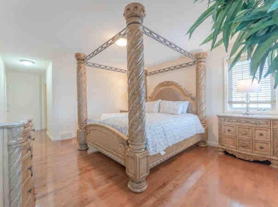 2500 Sq House In Springbank Hill Bl 261818 Villa คาลการี ภายนอก รูปภาพ