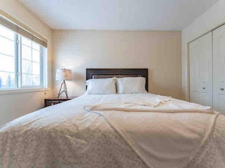 2500 Sq House In Springbank Hill Bl 261818 Villa คาลการี ภายนอก รูปภาพ