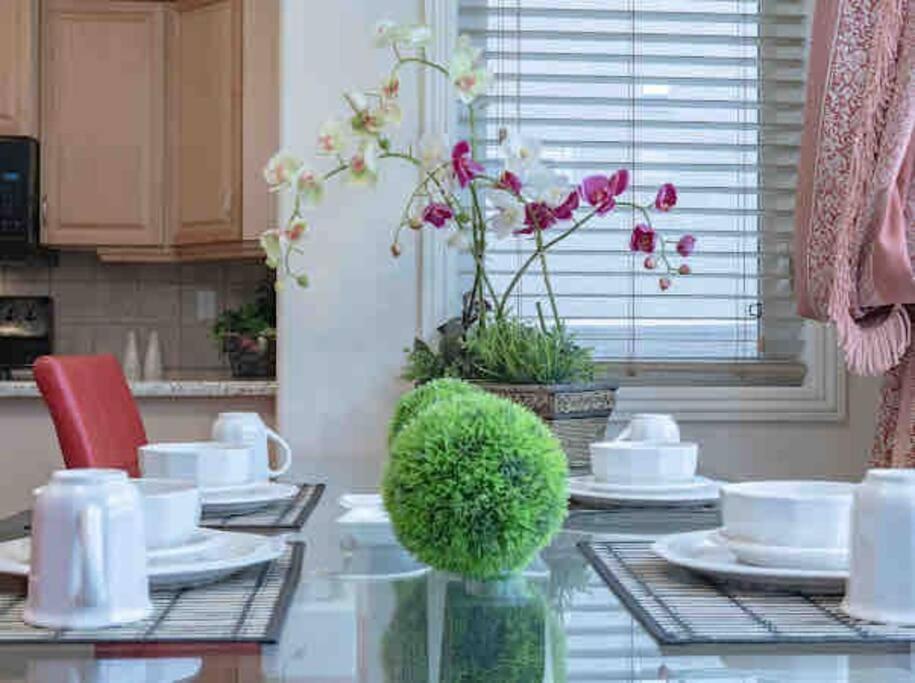 2500 Sq House In Springbank Hill Bl 261818 Villa คาลการี ภายนอก รูปภาพ