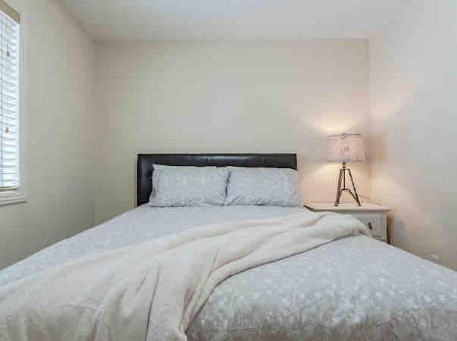 2500 Sq House In Springbank Hill Bl 261818 Villa คาลการี ภายนอก รูปภาพ