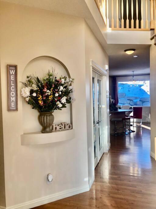 2500 Sq House In Springbank Hill Bl 261818 Villa คาลการี ภายนอก รูปภาพ