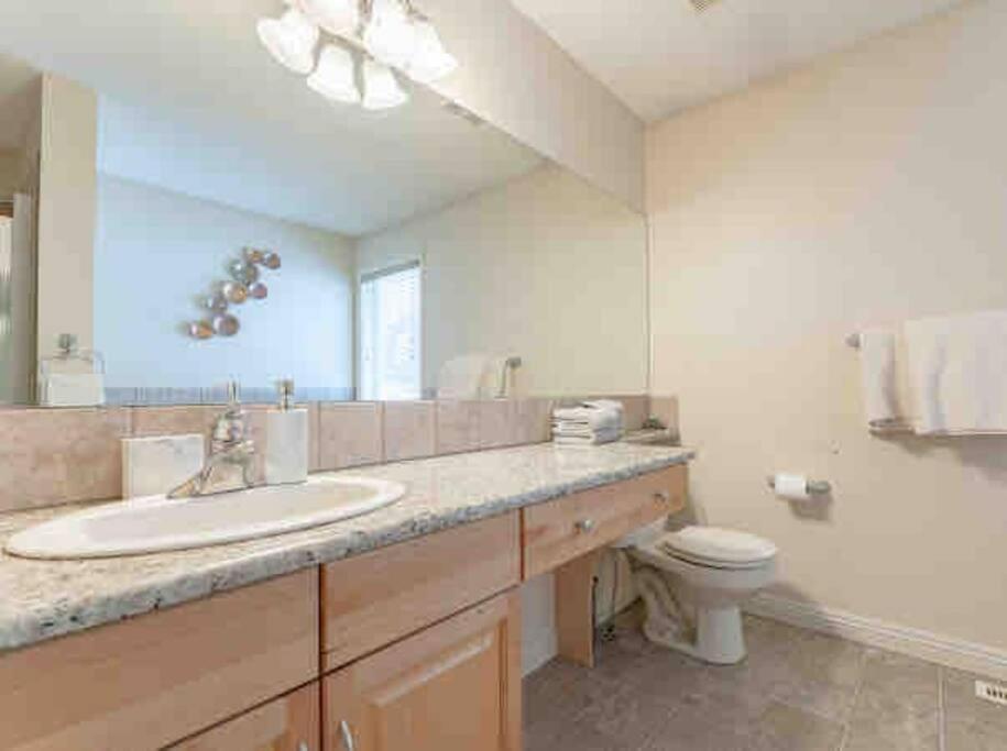 2500 Sq House In Springbank Hill Bl 261818 Villa คาลการี ภายนอก รูปภาพ